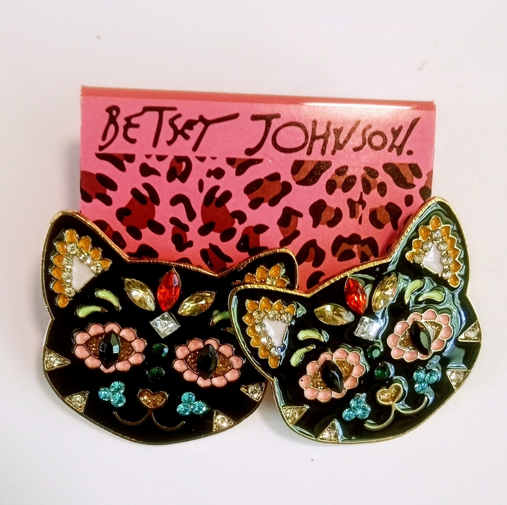 BETSEY JOHNSON Cat Face enamel earrings gold tone NEW